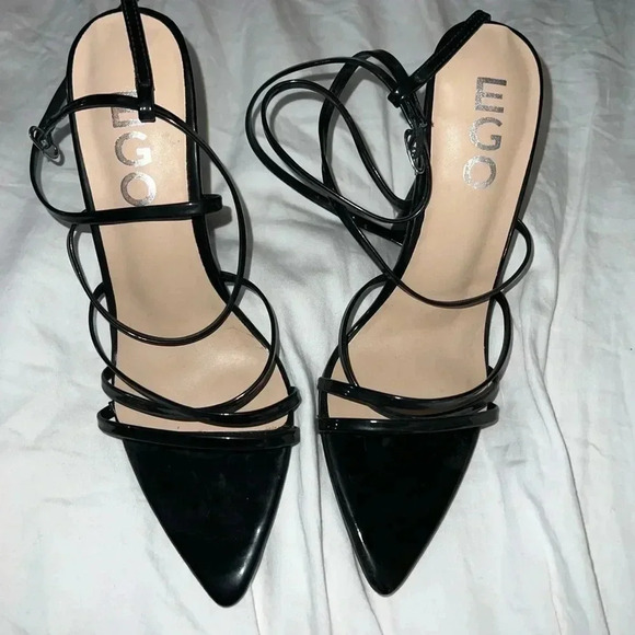 Black pointed heel - Picture 1 of 5